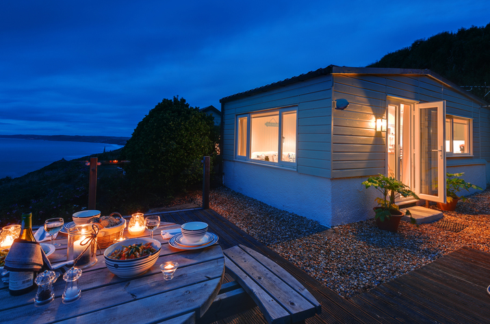 The Dell Holiday Cottage In Whitsand Bay1
