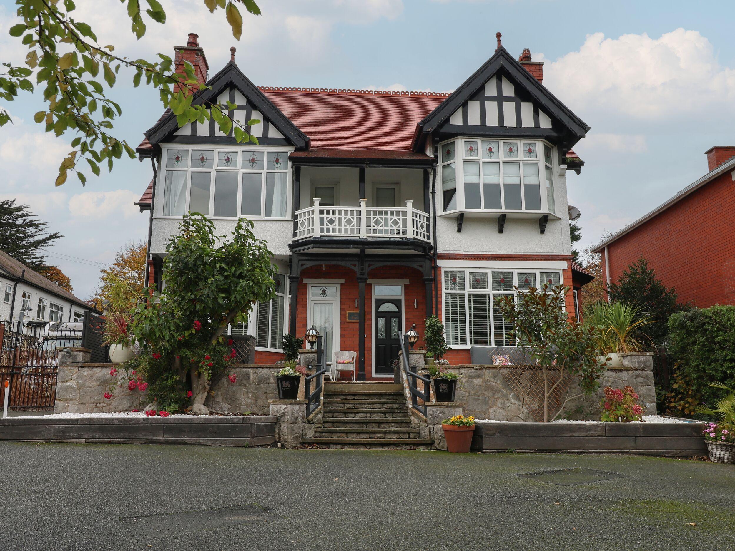 Holiday Cottage Reviews for The Magnolia - Holiday Cottage in Rhos-on-sea, Conwy
