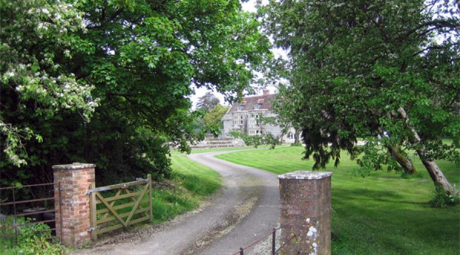 The Old Manor Driveway
