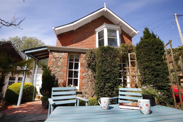 Holiday Cottage Reviews for The School House - Cottage Holiday in Gower, West Glamorgan