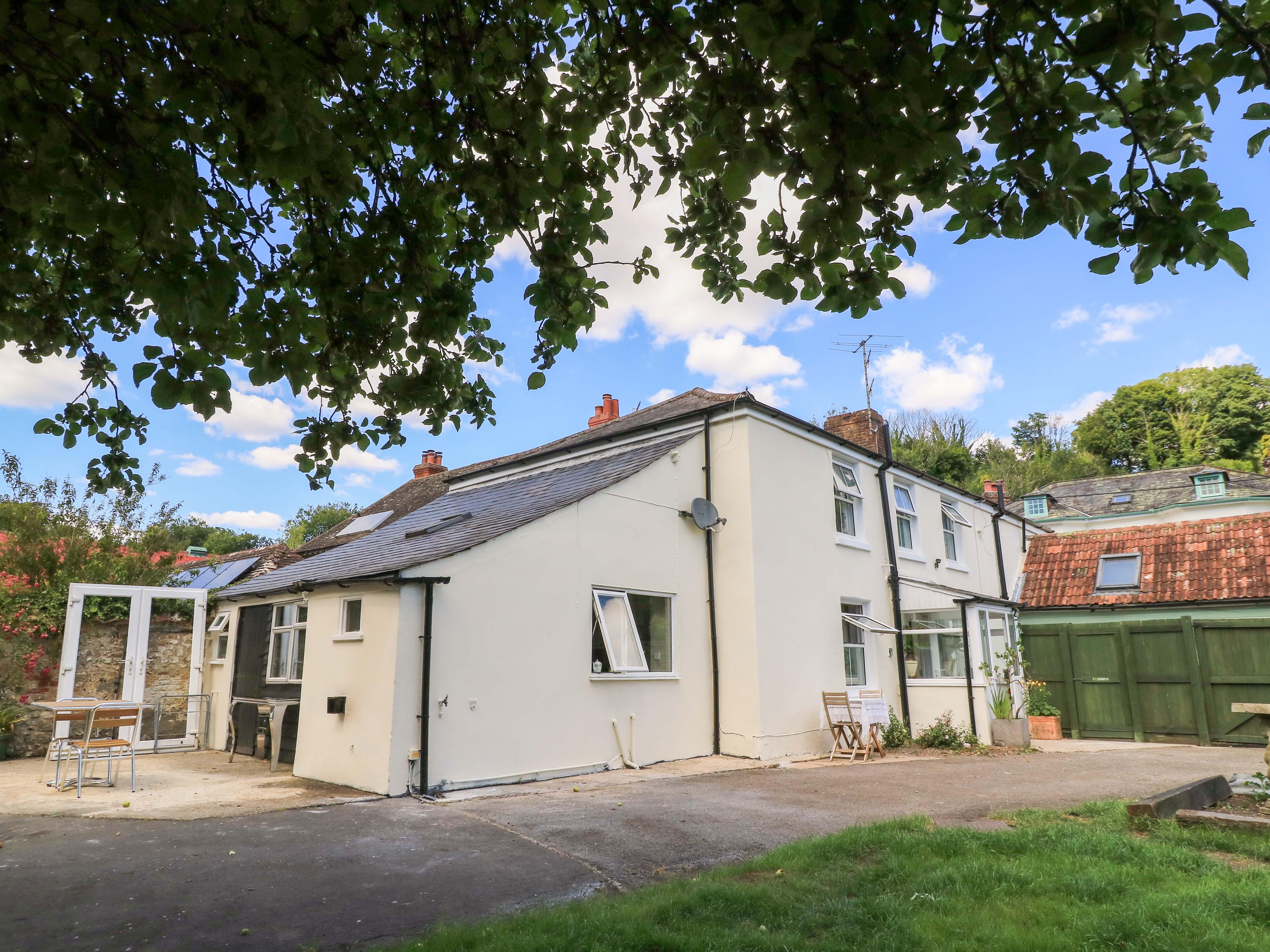 Holiday Cottage Reviews for The White House - Holiday Cottage in Dorchester, Dorset