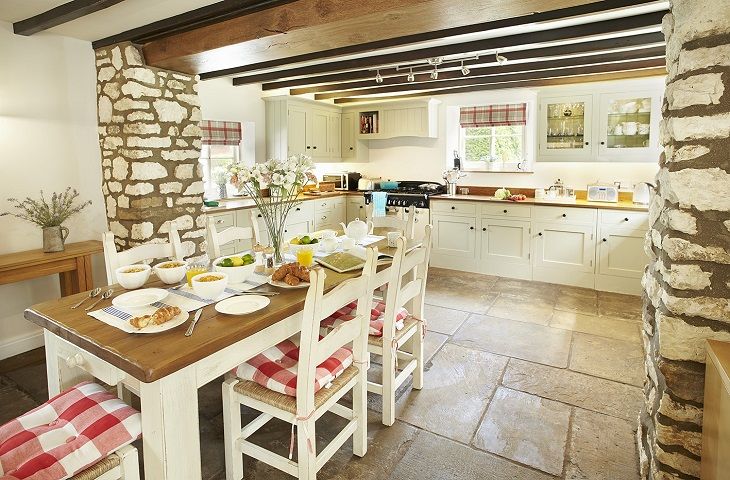 The White House Little Weighton Holiday Cottage Kitchen