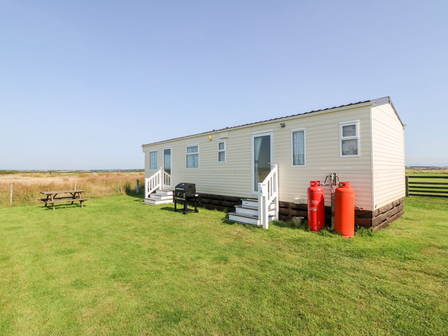 Holiday Cottage Reviews for Trewan Chalet - Self Catering Property in Rhosneigr, Isle of Anglesey