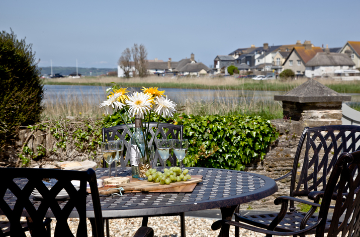 Holiday Cottage Reviews for Waterfront Cottage - Cottage Holiday in Torcross, Devon