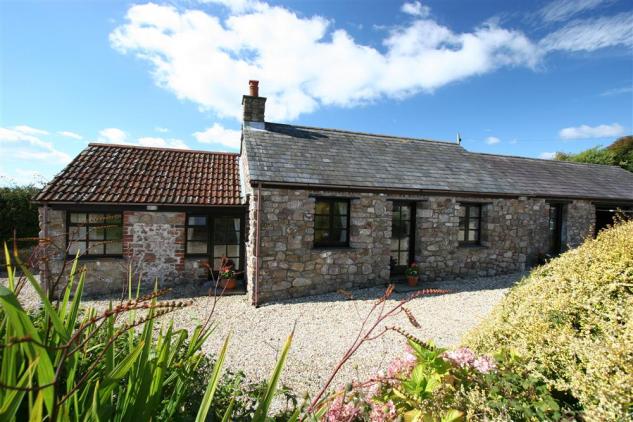 Holiday Cottage Reviews for Western Farm Cottage - Self Catering in Gower, West Glamorgan